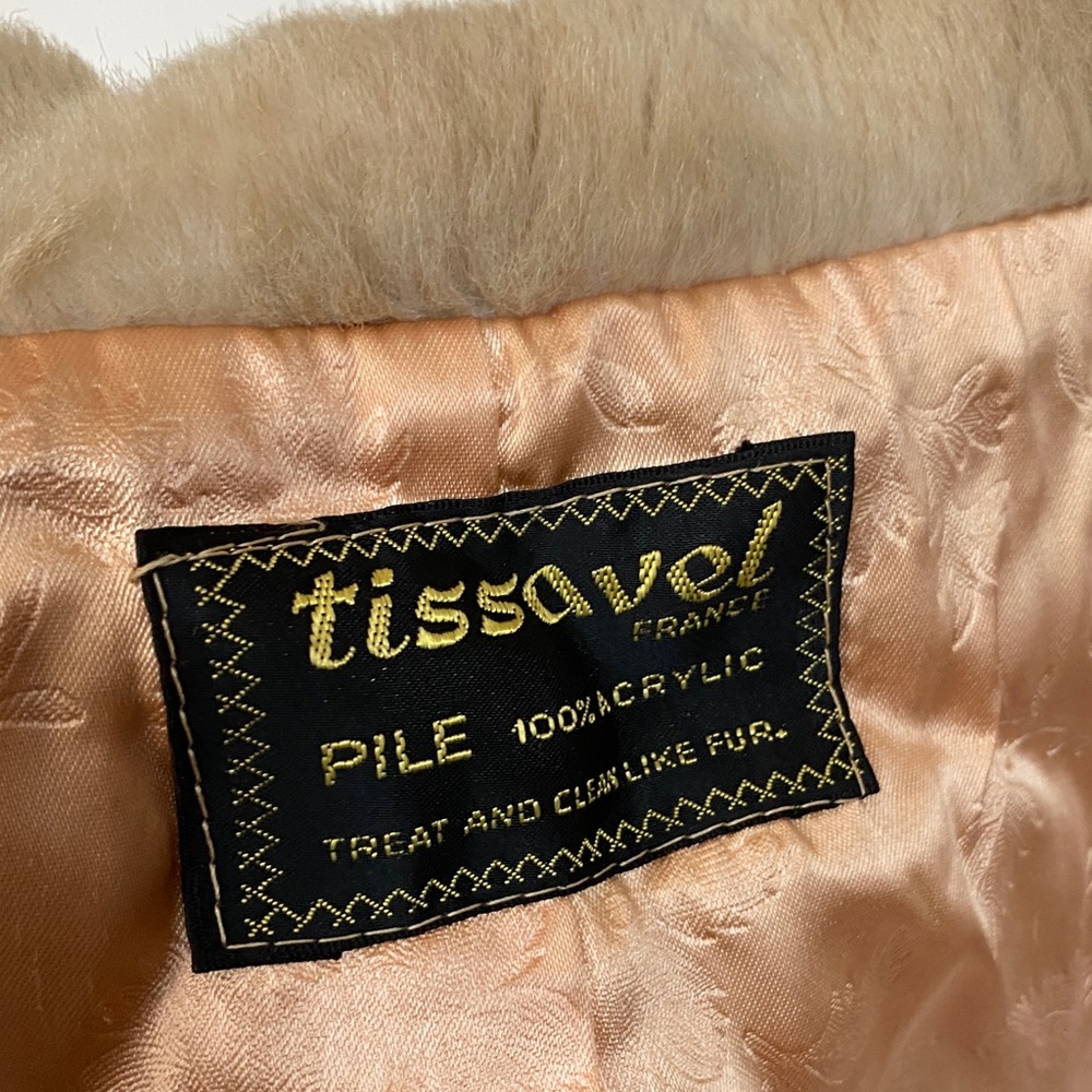 Vintage Luxurious Tan Faux Fur Cape - Picture 2 of 7